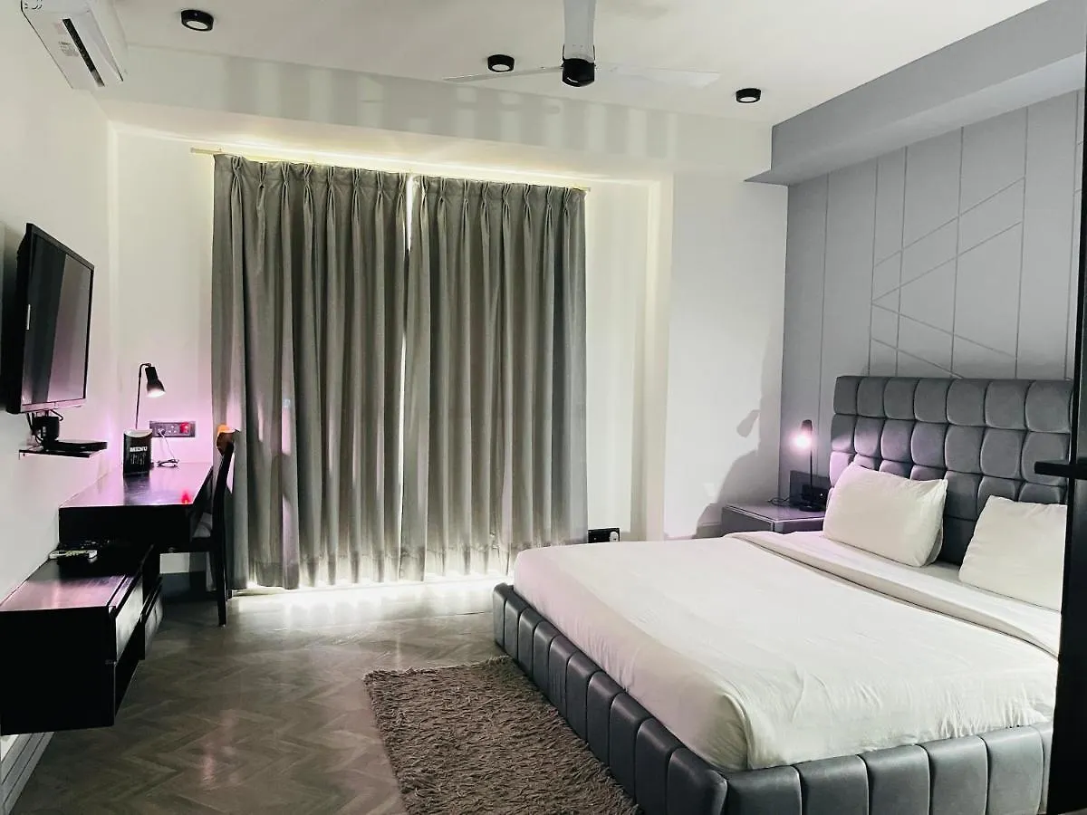 Bedchambers Luxurious Serviced Apartment In גורגאון הודו