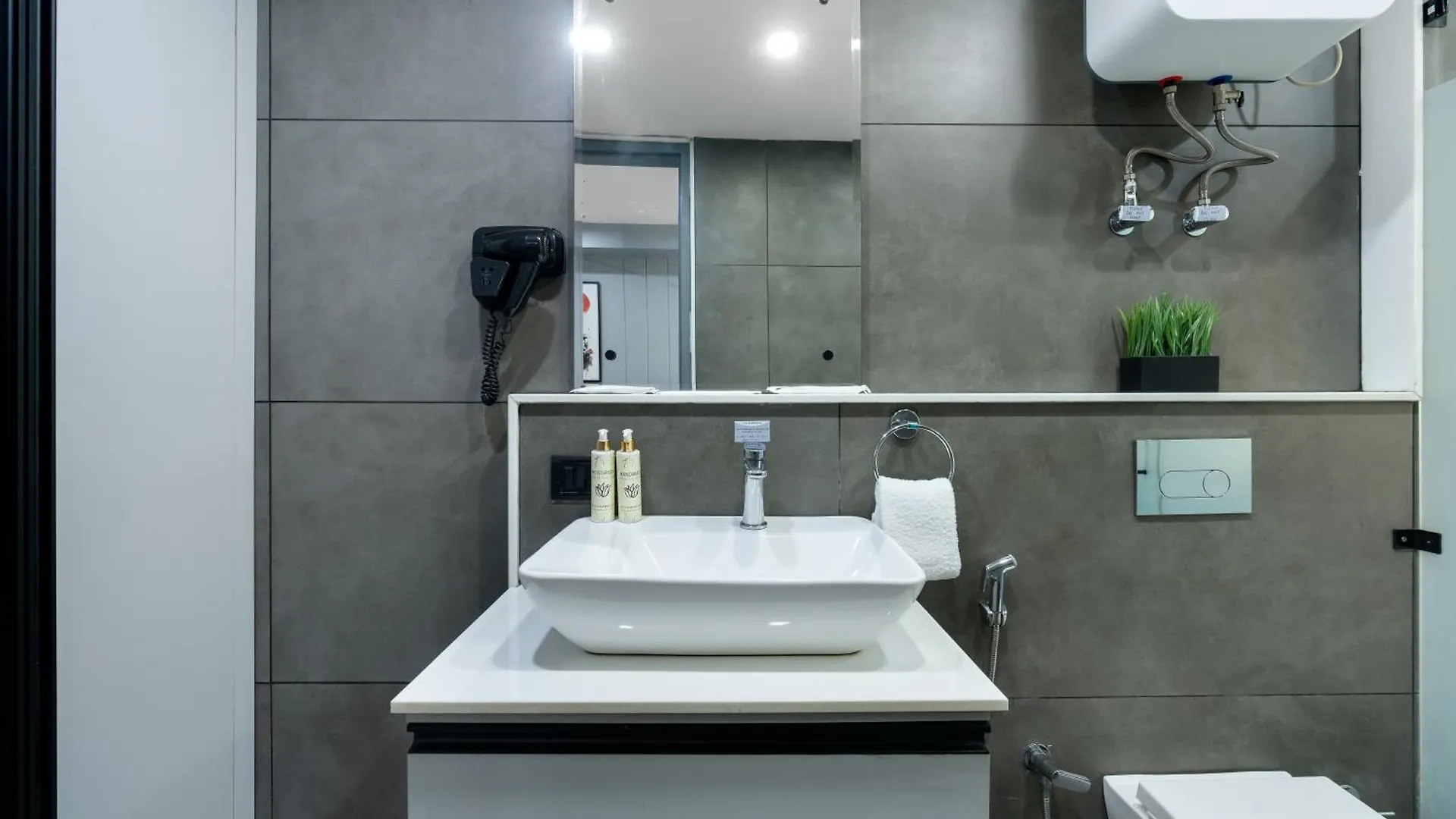 Bedchambers Luxurious Serviced Apartment In גורגאון