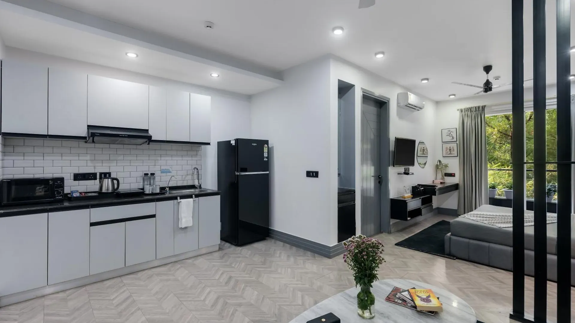 Bedchambers Luxurious Serviced Apartment In גורגאון
